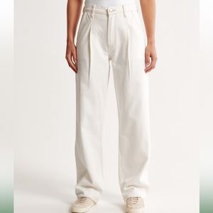 Brand new never worn Abercrombie curve love high rise loose jean